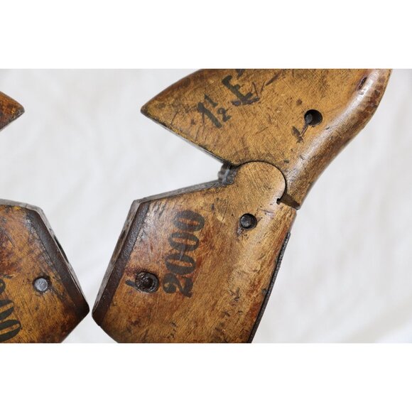 Vintage Vulcan Wooden Shoe Molds Mounted As Bookends Shoe Last Cobbler - Picture 4 of 7
